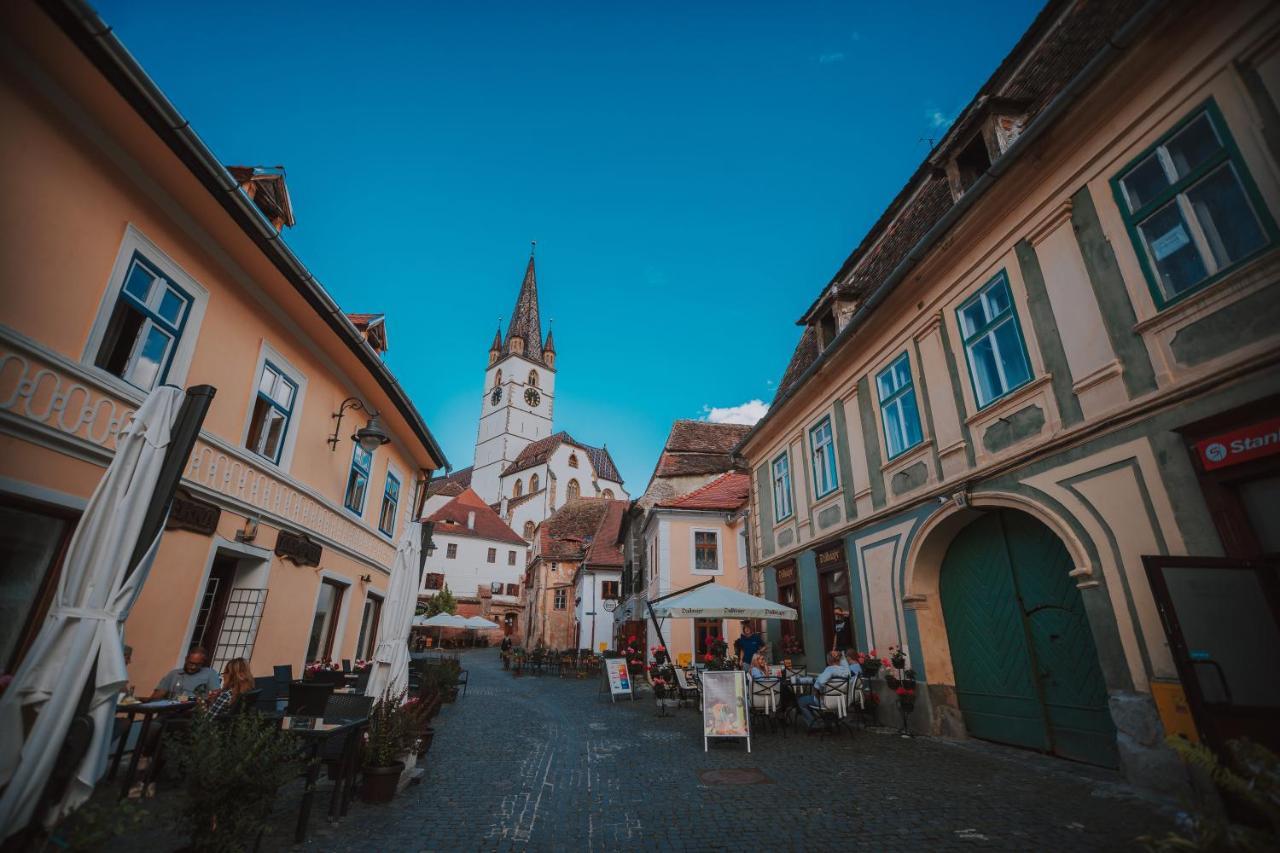 Authentic Old Town Retreat Lägenhet Sibiu Exteriör bild